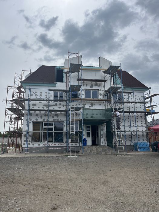 Inchiriez lift materiale pentru constructii si mobila, schela de inchiriat