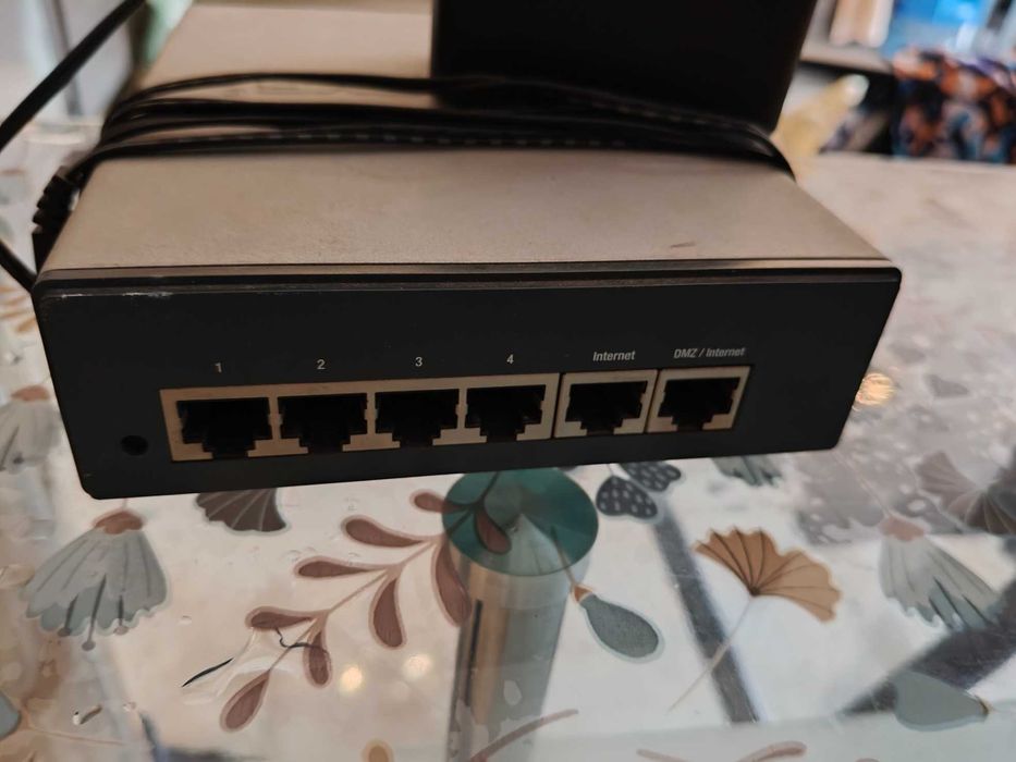 Рутер Linksys RV042