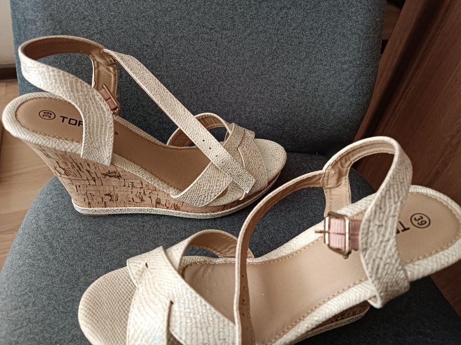 Новые удобные босоножки