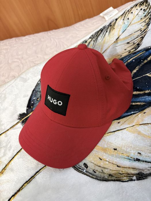 Șapcă Hugo Boss roșie ORIGINALĂ – stare foarte bună