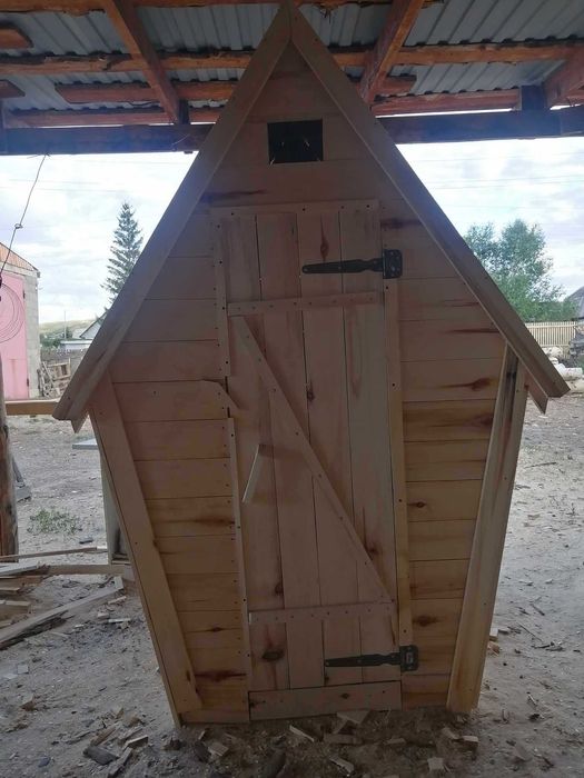 туалет уличный формы "теремок"
