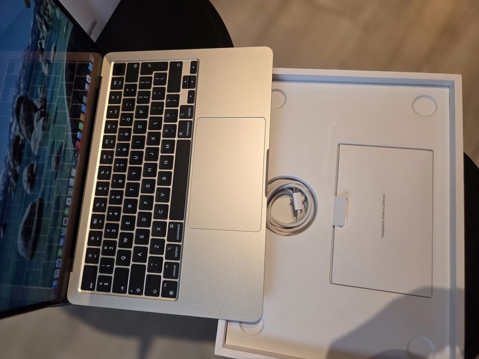 MacBook Air 13 2022 година НОВ