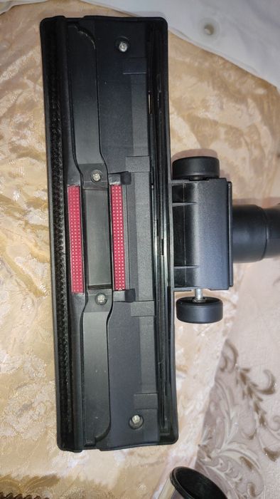 Продается пылесос Vitek VT-1081