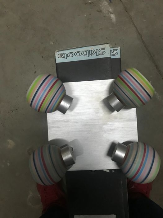 Осветително тяло с 4 насочващи светлината аплици и нощна лампа