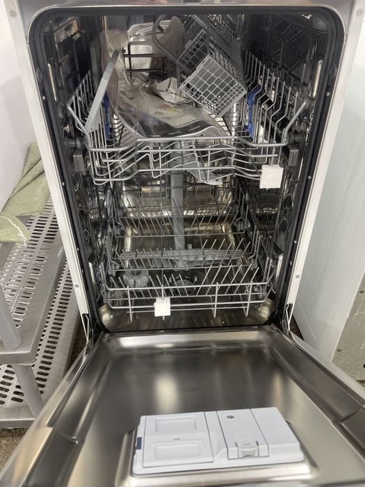 Холодильник, посудомоечная, плита