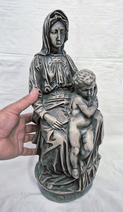 Statuetă Michelangelo Buonarrati Madonna Fecioara Maria cu Pruncul Iisus Sedes Sapientiae din rășină, anii 1950.