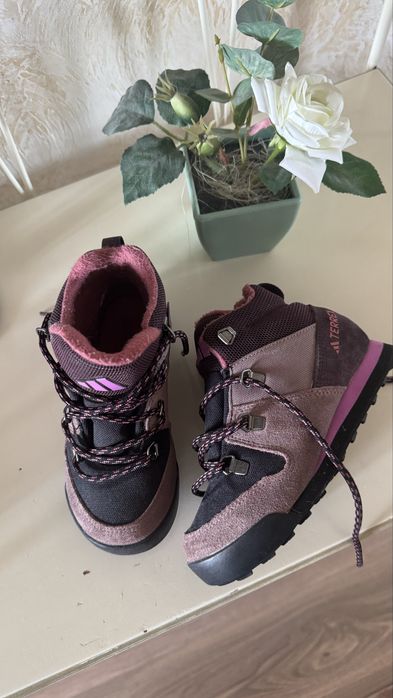 Демисезонные ботинки adidas размер 29