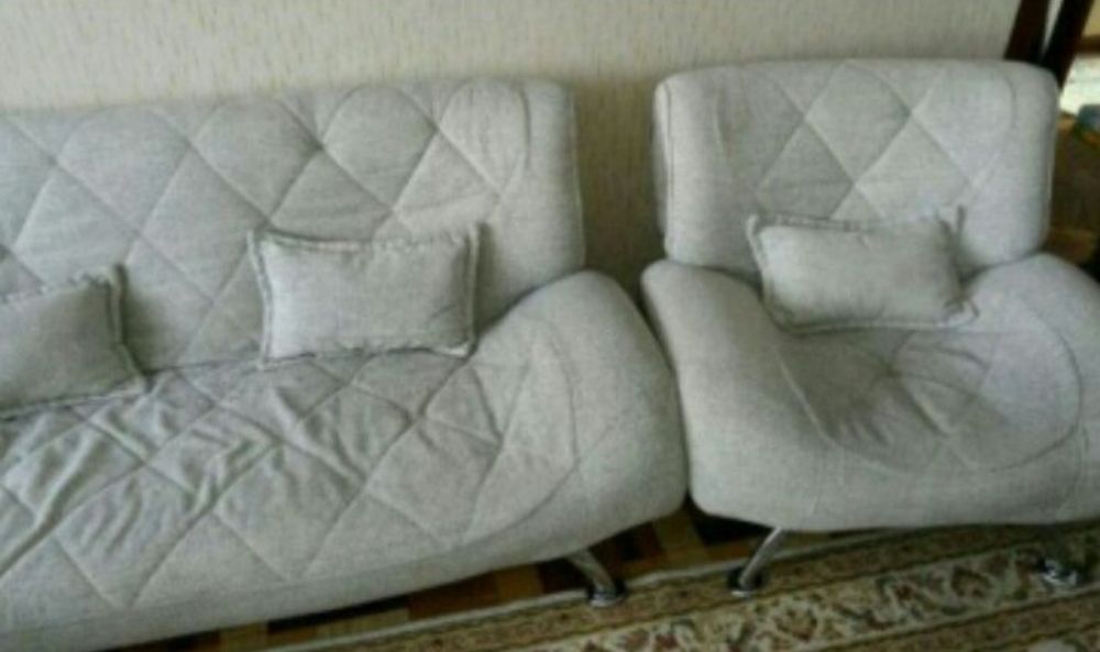Продаю диван с креслами