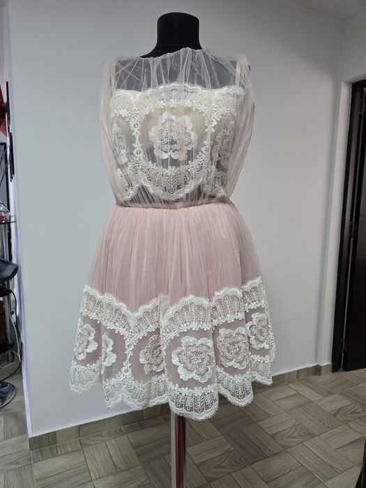 Rochie superba dantela si tull, model de printesa  cu design femini  si rafinat