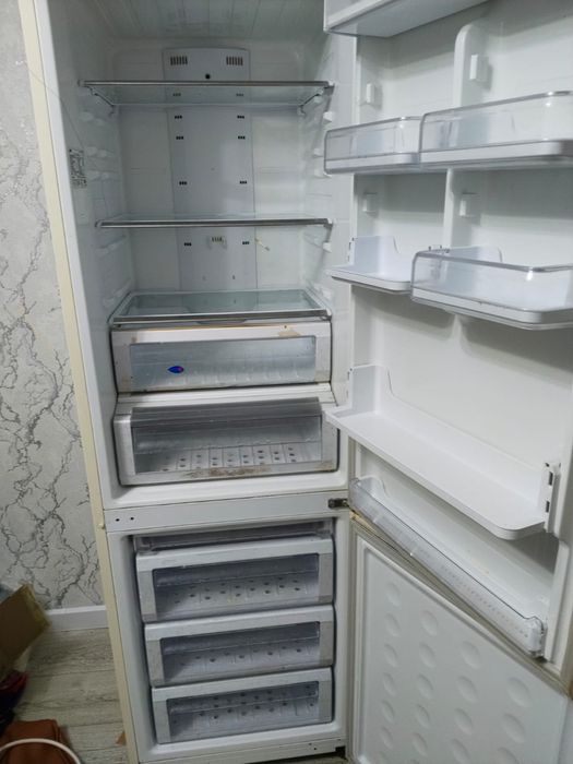 Б/у холодильник сатылады. Өте жақсы жағдайда.