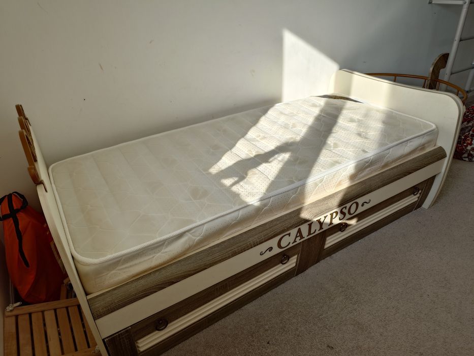 Продам детскую кровать Calypso виде корабля