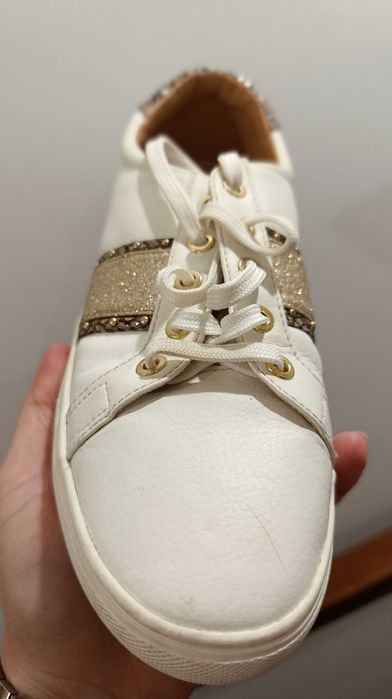 Pantofi damă H&M alb cu auriu, mărime 39, stare foarte bună