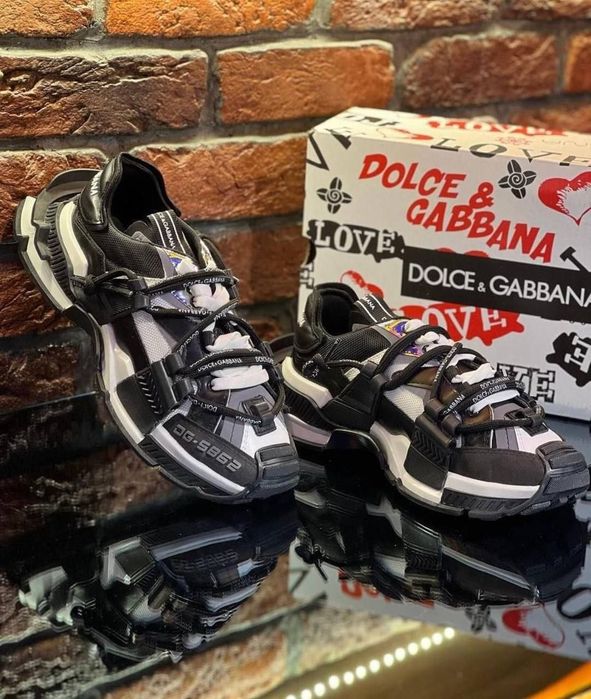 Genți și adidasi diferite modele