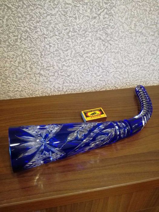 Хрустальная ваза для цветов , рог хрустальный цветной