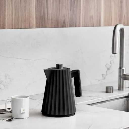 Електрическа кана Alessi Plisse MDL06/1BUK (Черна) 1L 2400W