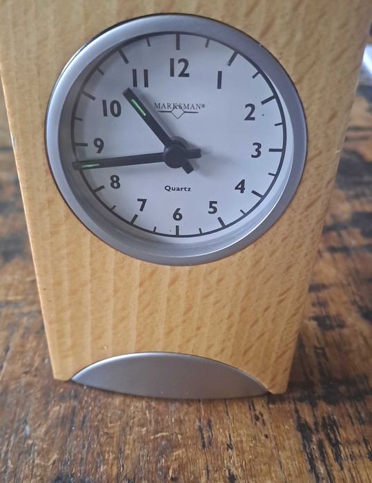 часовник Марксман Marksman за бюро аналогов кварцов дървен отпред