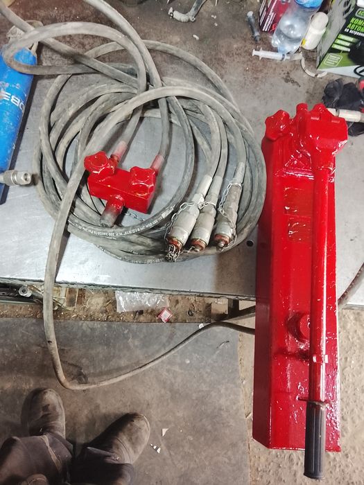 Гидравличиски инструмент для кузавной работи