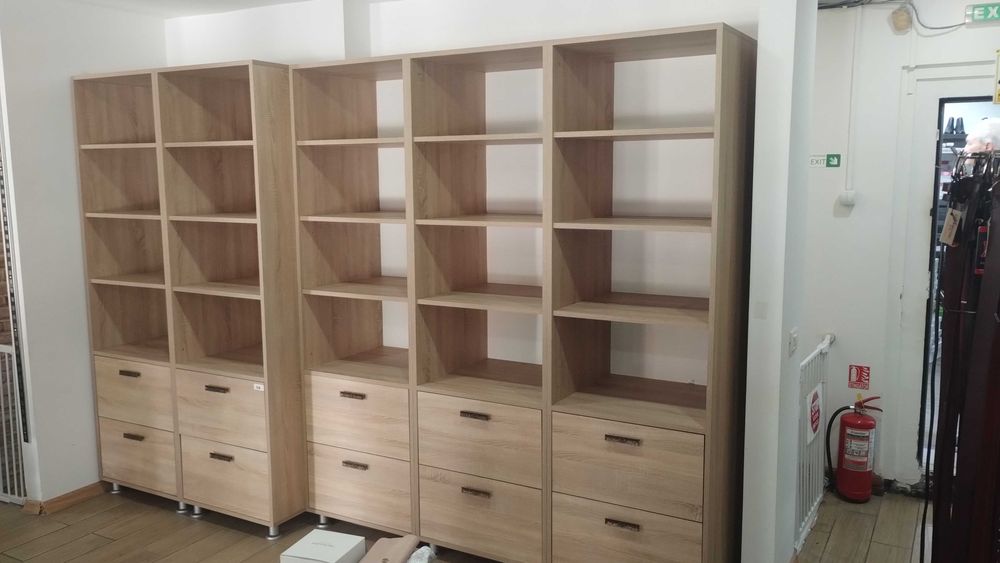 Ofer spre vanzare ansamblu mobilier PAL pretabil magazin