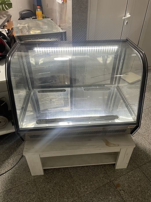 Vand vitrina rece ,si calda de banc