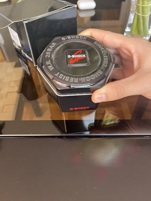 G - shock , черно със синьо.