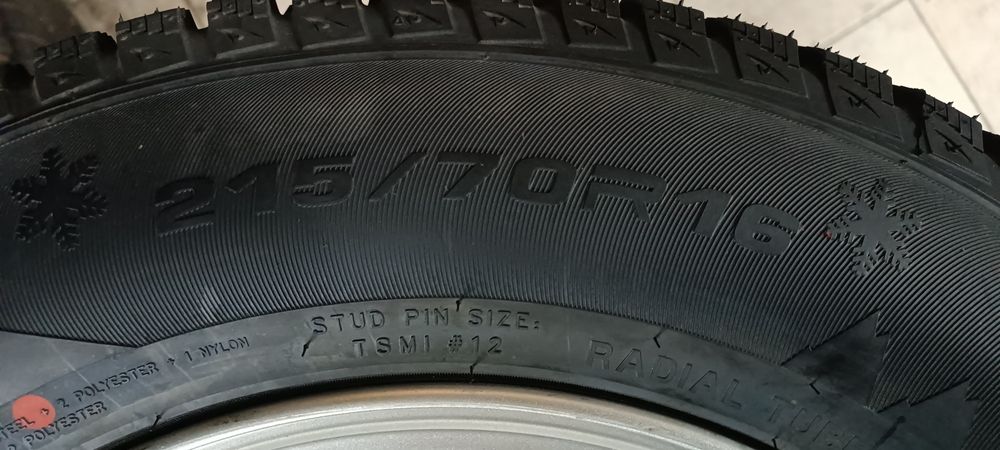 215/70/16R новые !