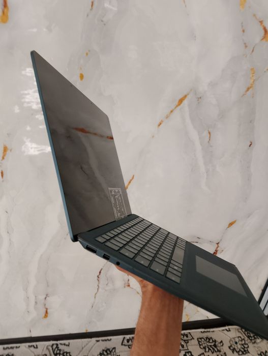 Microsoft Surface laptop 2 core i5