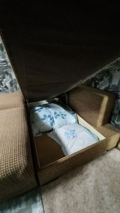 Продаётся угловой диван .