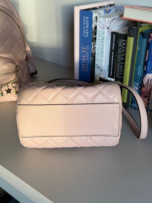 Дамски Guess чанти