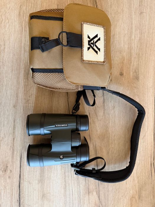 Vând binoclu de zi vortex 10x42