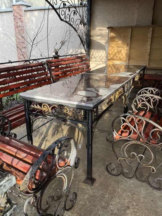Кованные столы со стульями