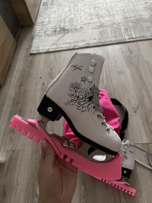 Продам детские фигурные коньки