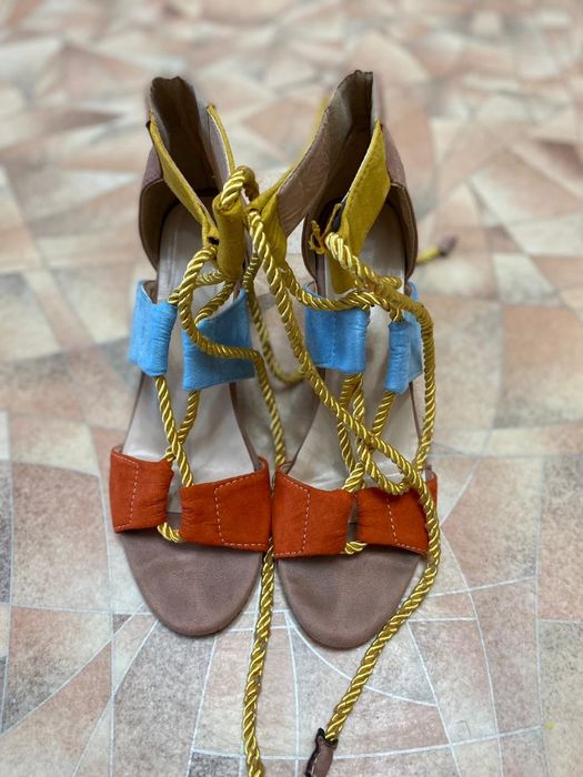 Женская обувь сапоги