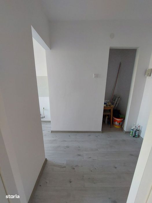 Piața Rogerius- 2 cam renovat, et.2 cu lift