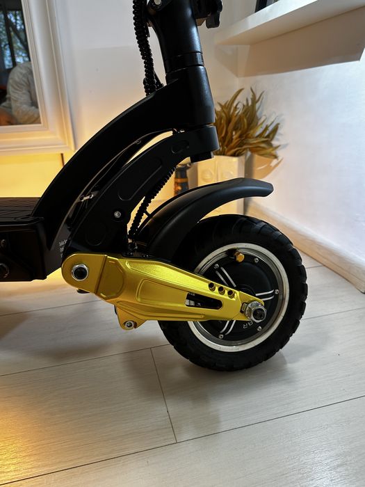 Trotinetă electrică SOLAR 2025