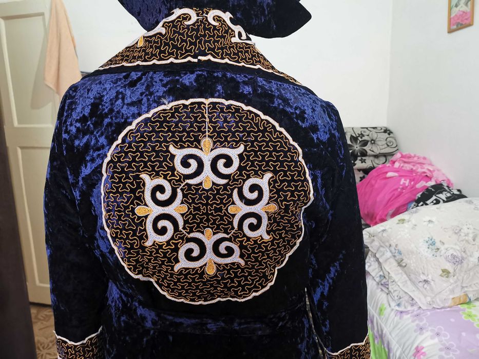 Продам чапан новый