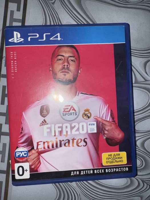 FIFA 20 на PlayStation 4 — идеальное состояние, полный комплект