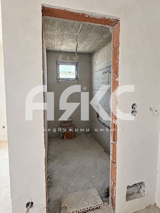 Продава се Двустаен апартамент в София, Левски В - 72 кв.м за 1875 €/кв.м - Снимка #2