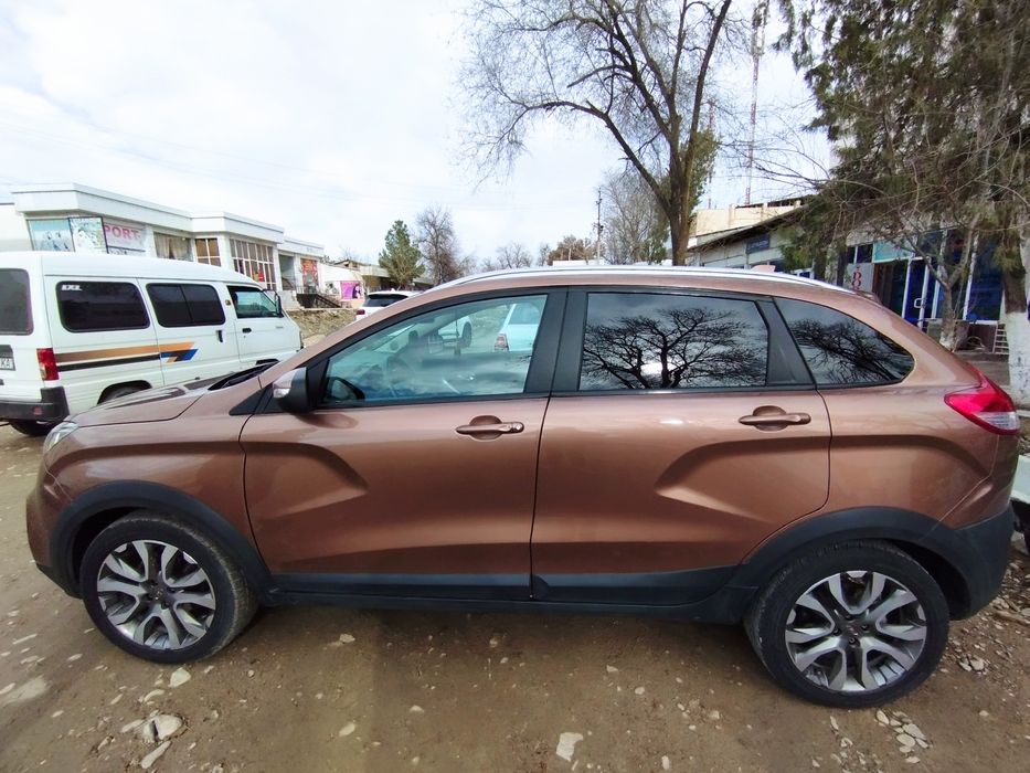 Lada X Ray Cross Luxe Prestige