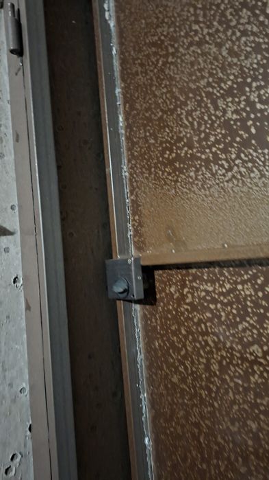 Продам железную дверь