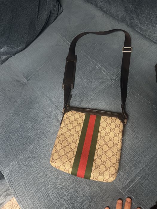 Gucci supreme messenger bag