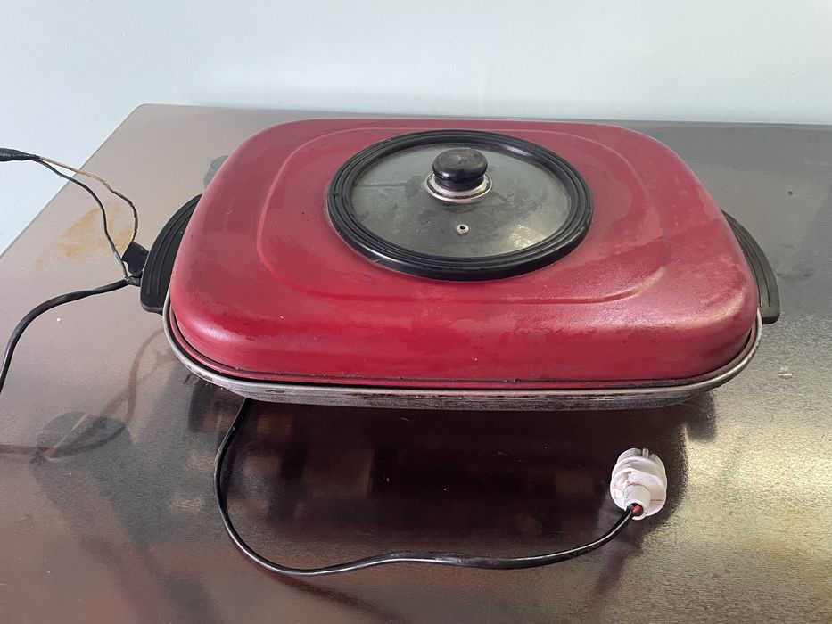 Продаеться электрическая сковородка