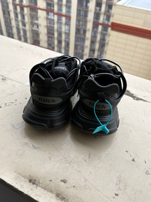 Balenciaga track 1