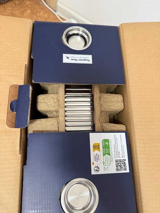 Кофеварка DeLonghi EC685.BK