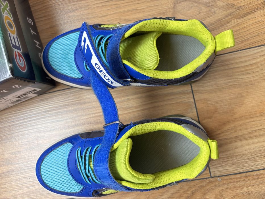 Vand adidasi Geox Lights