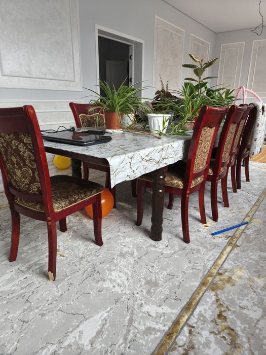 Овальный стол со стульями