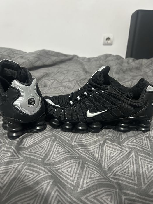 Nike shox black/white
