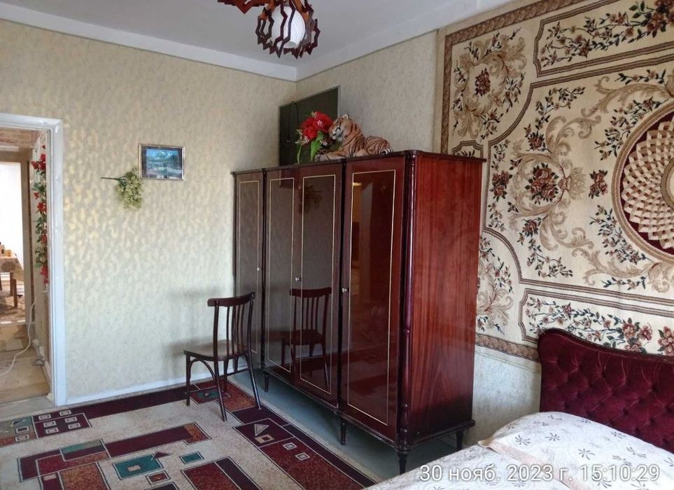 Продаётся двухкомнатная на м-в Риезий ( Паркентский)