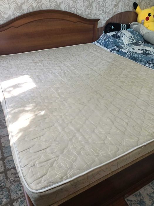 Продам матрас 160 х 200.