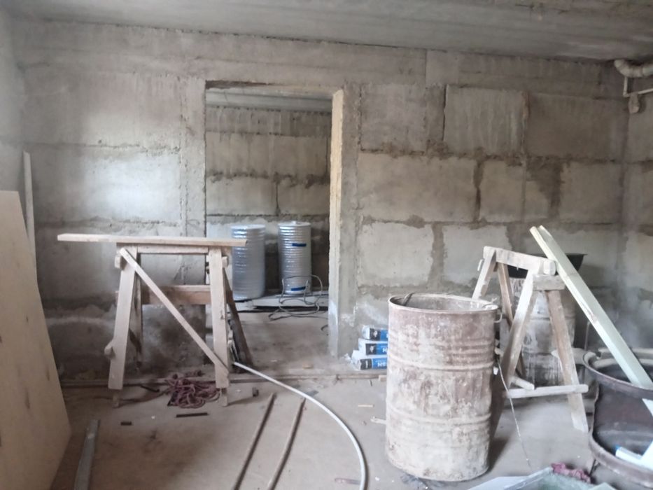 Dom yarim padval joy sotiladi