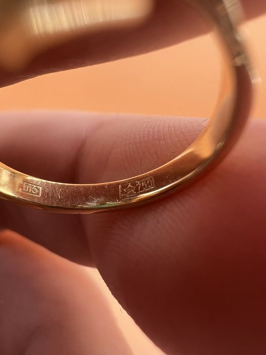 Продам золотое кольцо.